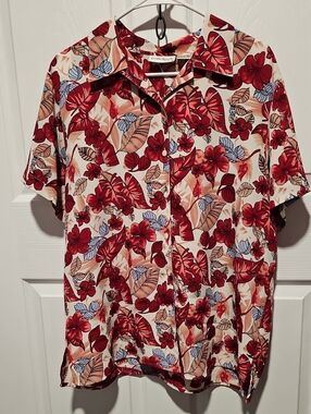 Claudia Richard Red Floral Short-Sleeve Button-Down Shirt on Cream